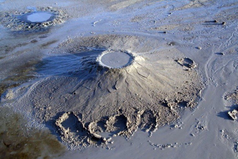 ГРЯЗЕВОЙ ВУЛКАН ДЖАУ - ТЕПЕ, ФОТО ВЗЯТО С ИНТЕРНЕТА