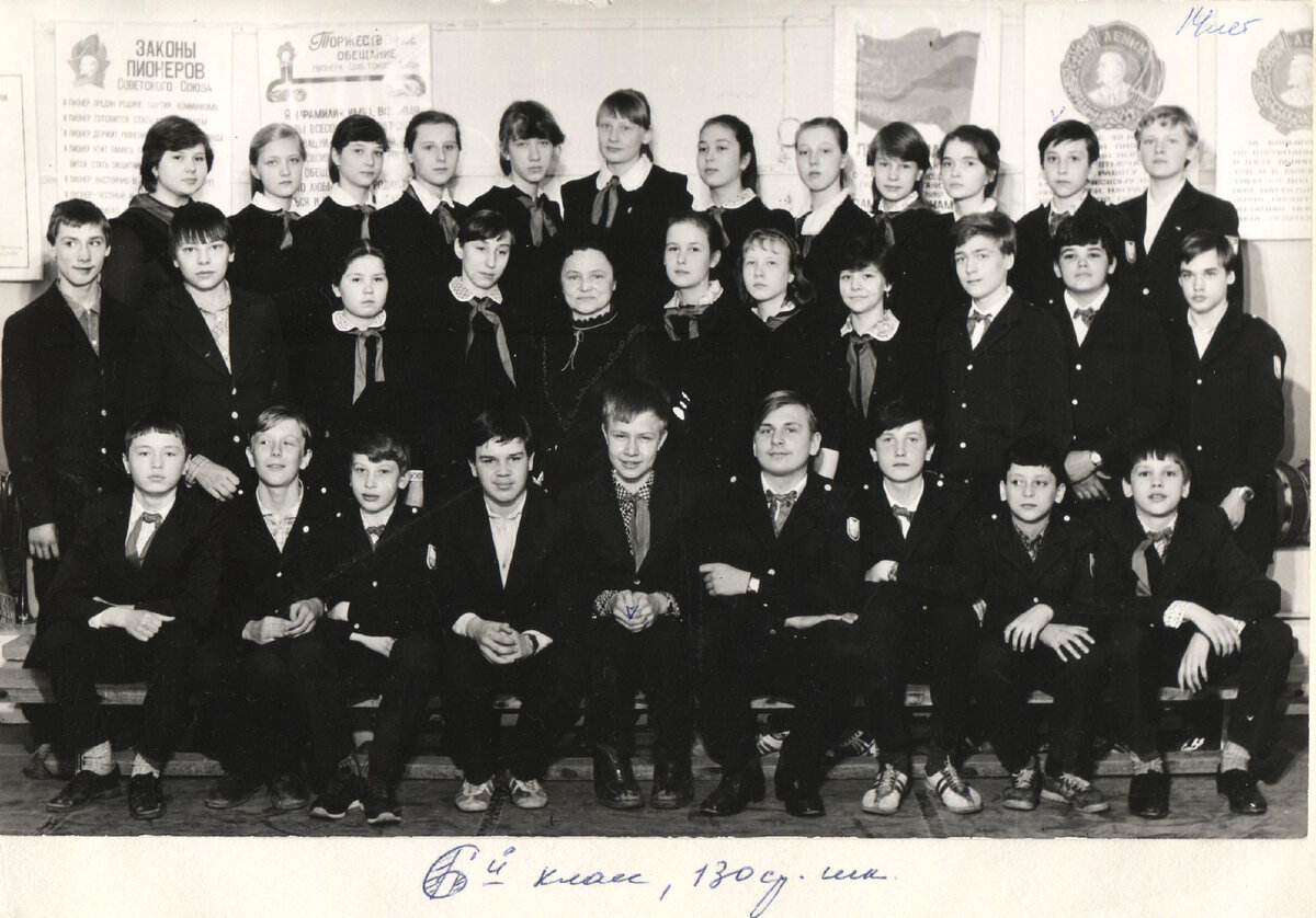  Вот и закончился июнь - месяц экзаменов, волнений, расставаний... Получен аттестат. Учителя сказали красивые добрые слова на прощание... Не мои это были экзамены? Не я волновалась на них?-2