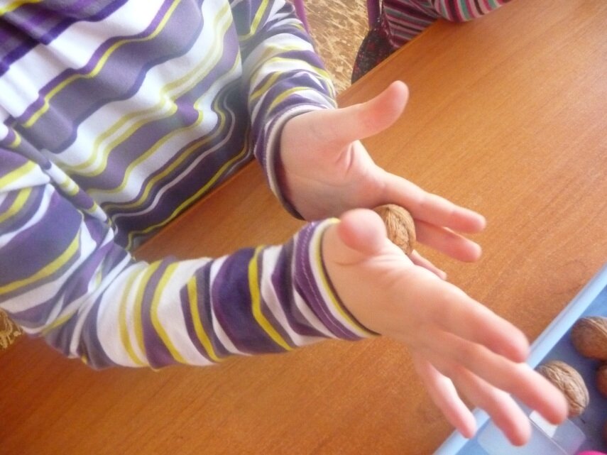 Старший пальчик. Мелкая моторика пальцев рук. Самомассаж пальцев рук для дошкольников. Мелкая моторика пальцы. Моторика пальцев рук у детей.