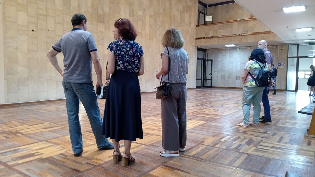     Процесс по громкому делу об убийстве айтишника сегодня продолжился в Волгоградском областном суде. На скамье подсудимых трое подростков, чьи родители сегодня давали показания и характеристику своим детям.