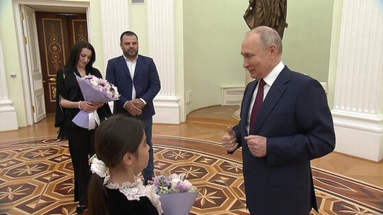    Владимир Путин устроил девочке из Дербента экскурсию по Кремлю Дмитрий Коптев