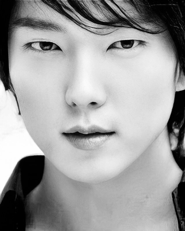 Не помню откуда этот Джунги, но по ощущениям - он ближе всех к потерявшему память Сухену. В глазах чернила, в облике бесстрастность луны.