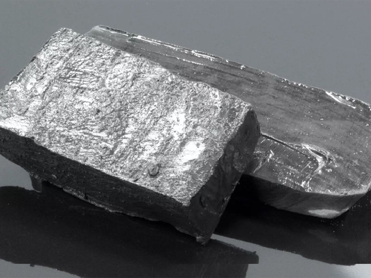 Графит уголь. Кусок графита. Месторождения лития в дагестане. Калий / kalium (k). Черный чешуйчатый минерал.