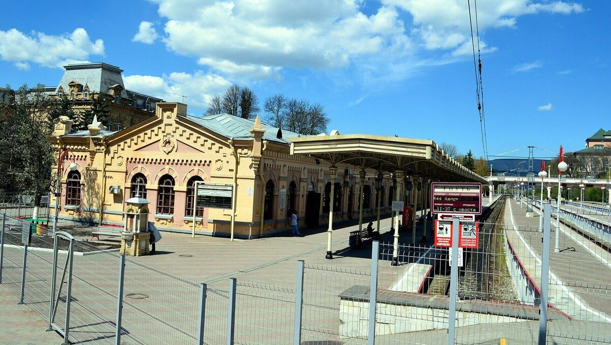     Из-за строительных работ временно отменят поезда, которые курсируют из Ростова-на-Дону до Кисловодска, сообщили в СКЖД.