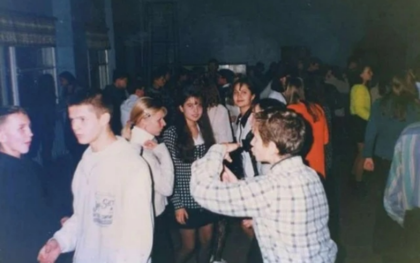  Иногда все же приходили на дискотеки без боевого раскраса. Фото: dzen.ru