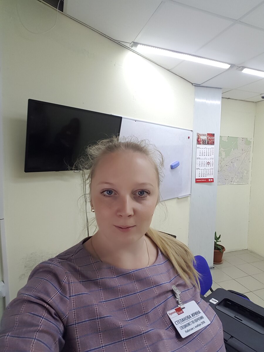 Вот такие бейджи носили все сотрудники компании
