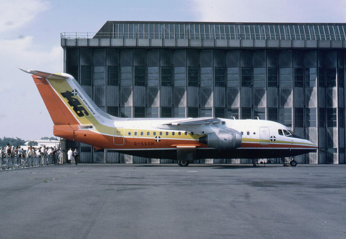  British Aerospace BAe 146-100. Первый лётный прототип в Хэтфилде. Фото: Keith Sowter