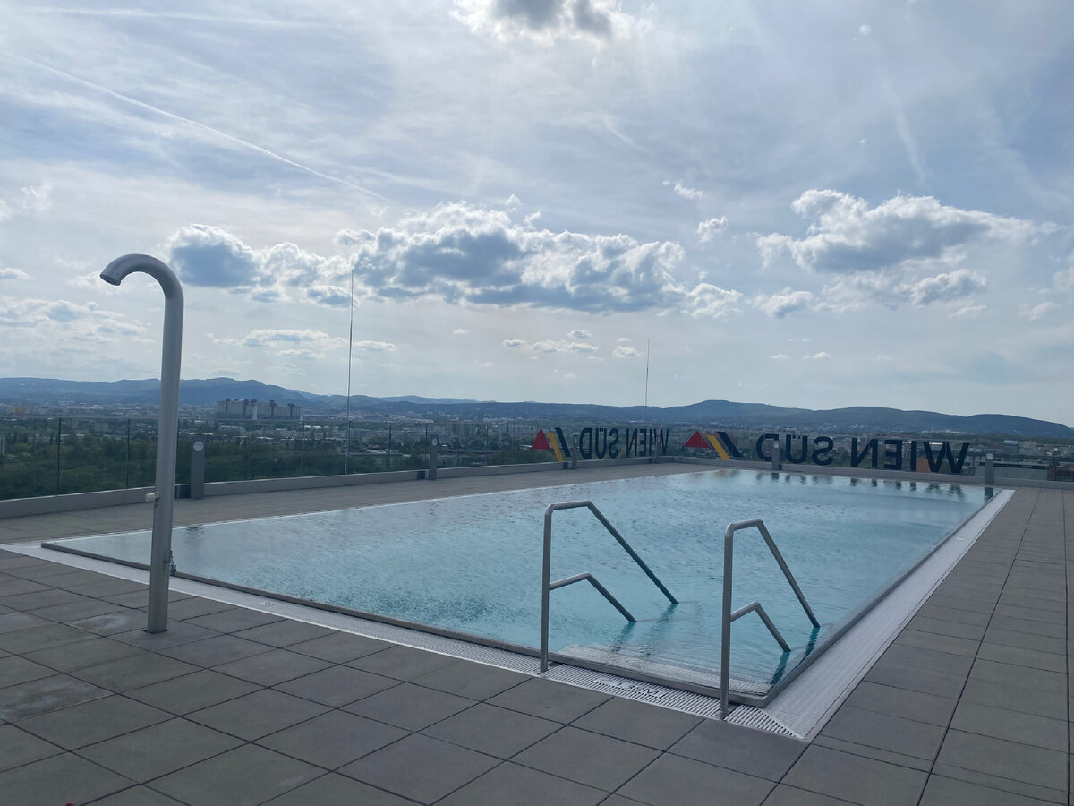 Вот он, наш бассейн. 