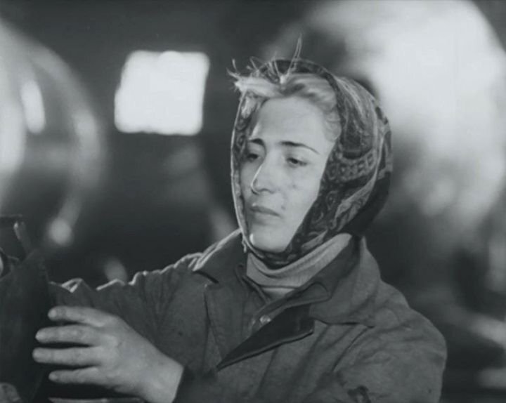      В юности, фото из открытых источников.