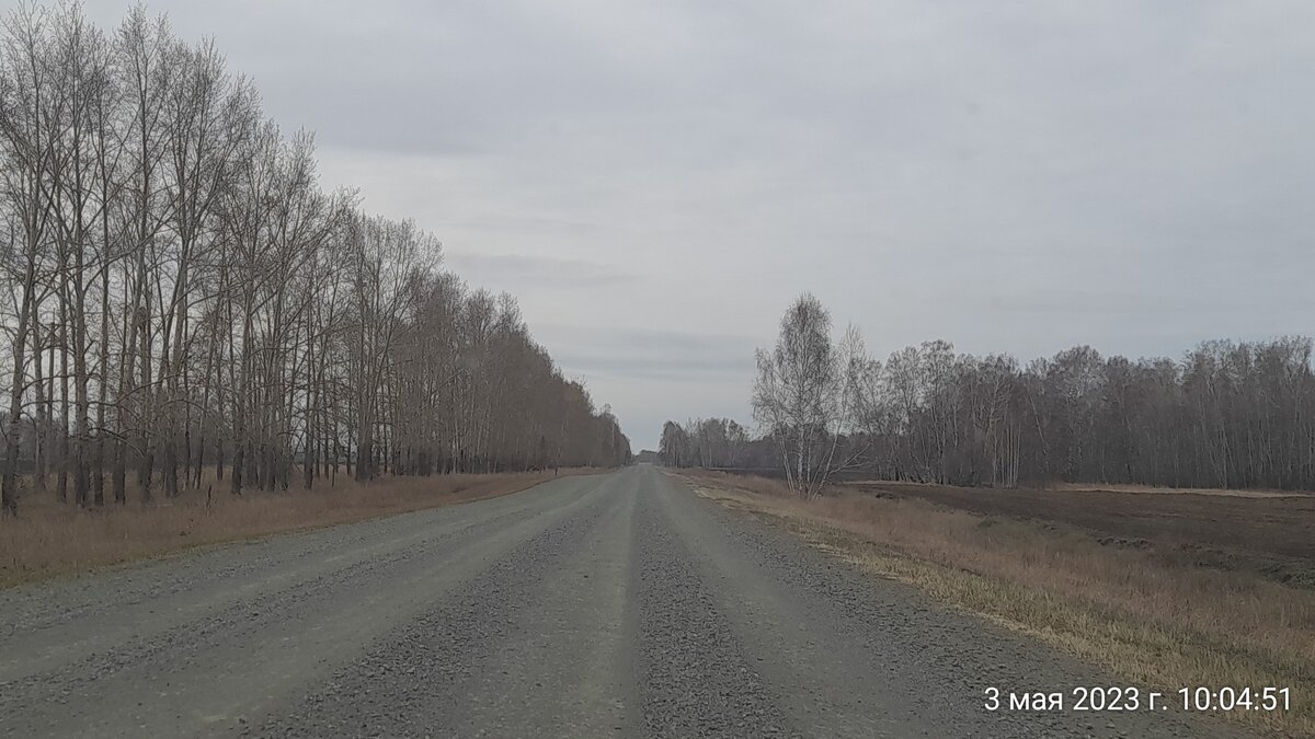 а это дорога в соседнее большое село... не у всех асфальт... 