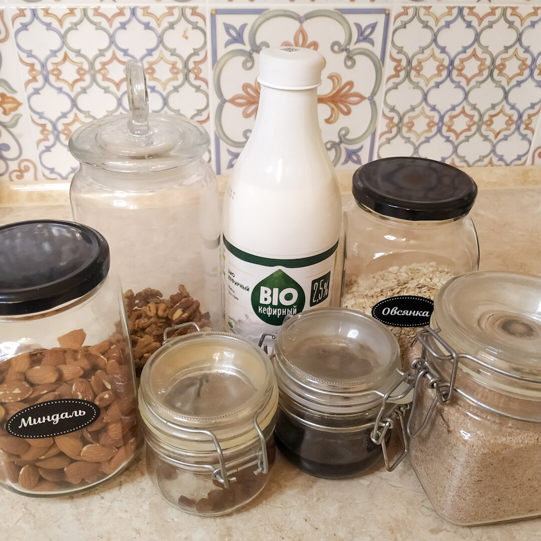 Приготовление ленивой овсянки с кефиром в банке на завтрак