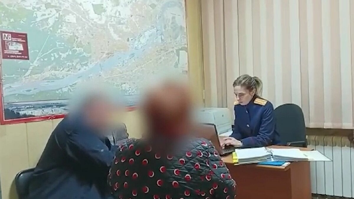     Следователи провели допрос 63-летней жительницы Красноярска. Они полагают, что убийство 67-летней Нины Кузьминой было совершено по ее заказу.