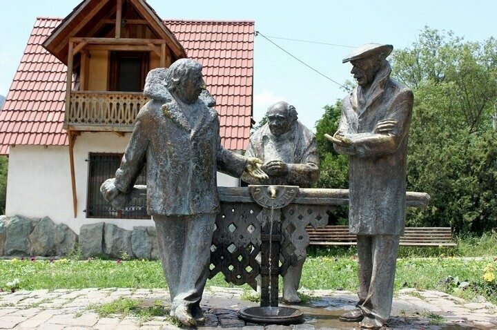 Мимино тбилиси. Дилижан Армения памятник Мимино. Памятник фильму Мимино в Дилижане. Памятник Фрунзику Мкртчяну. Памятник Мимино в Москве.