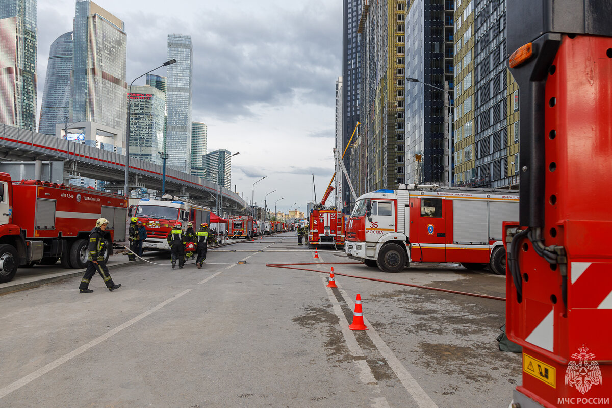 здание мчс в москве