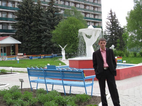 Фотографируясь на фоне чужих скульптур, нарушаются исключительные права правообладателя изображений скульптур