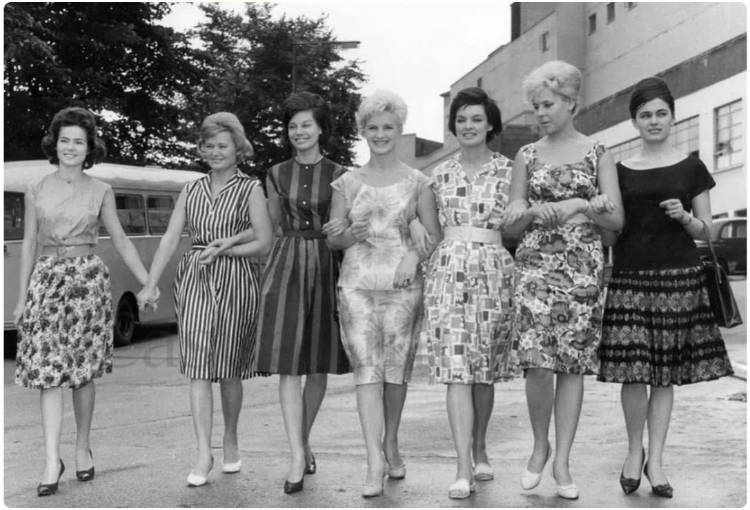      Модницы в 1970 году.