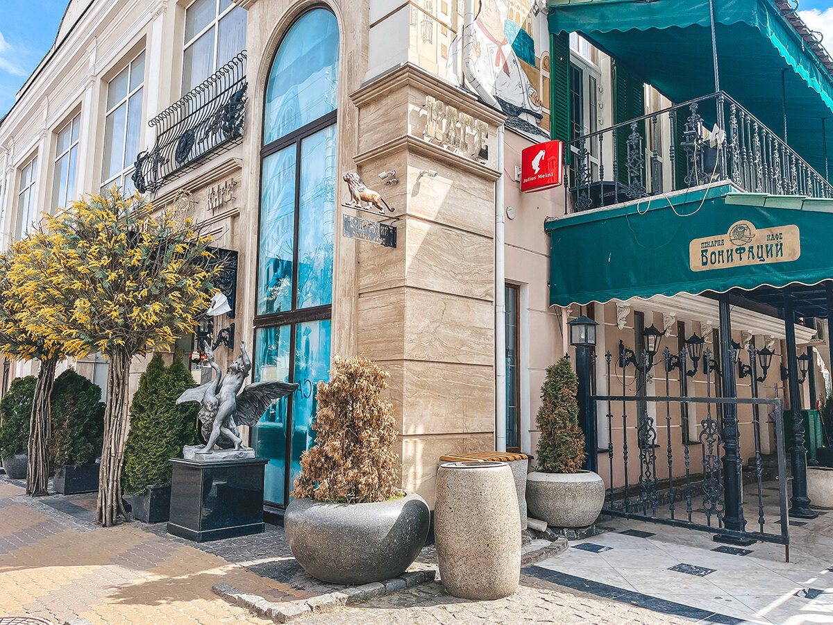 Пекарня-кафе "Бонифаций" →