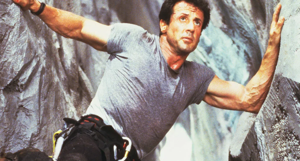 Киноляпы и абсурдные моменты в фильме "Скалолаз", которые многие не заметили