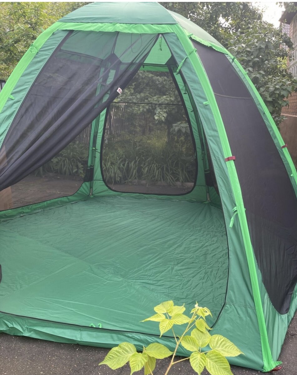 Ее размеры: 320х360х205. Механизм сборки зонт. Пол пристегивается на молнии.