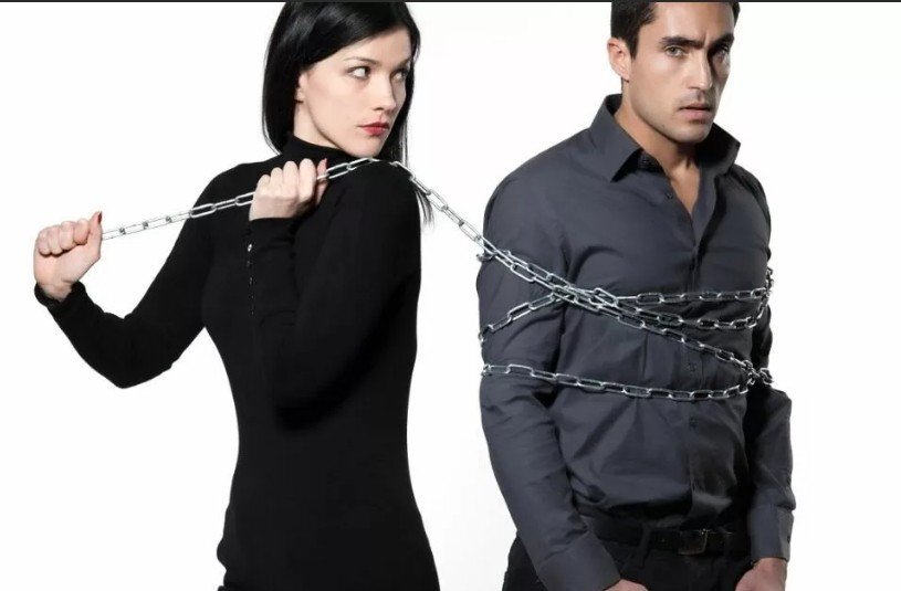 Ревность – это собственнический инстинкт. Мы многое бы выбрасывали, если бы не боялись, что выброшенное тут же подберут другие. Оскар Уайльд