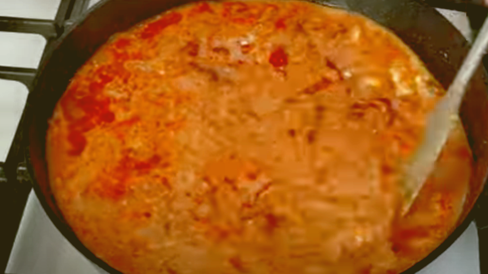 Именно такой соус придает этим голубцам неповторимый вкус.