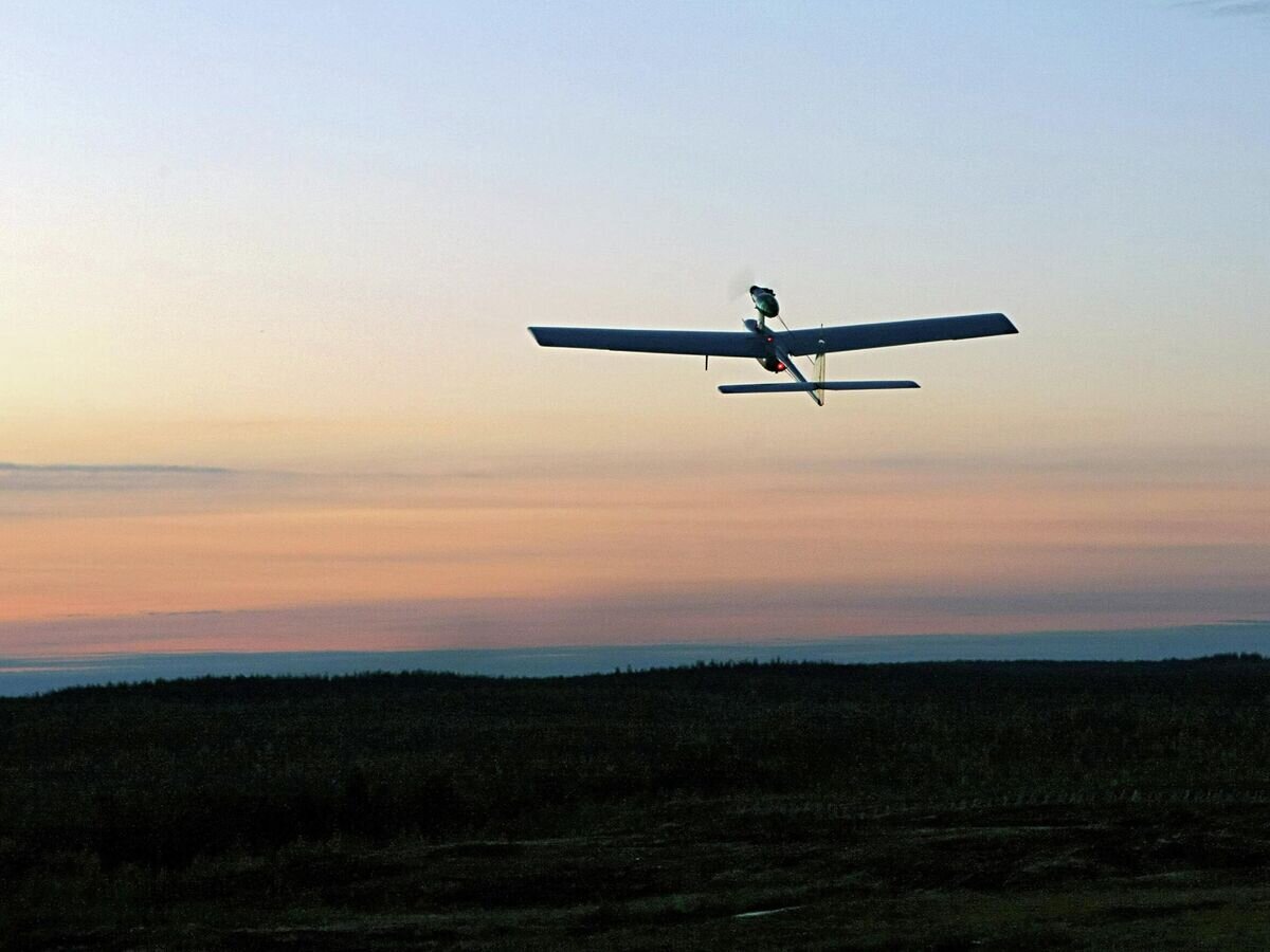    Российский беспилотный летательный аппарат во время ночного этапа военных учений "Ладога 2009" на полигоне Каменка в Ленинградской области© РИА Новости / Алексей Даничев