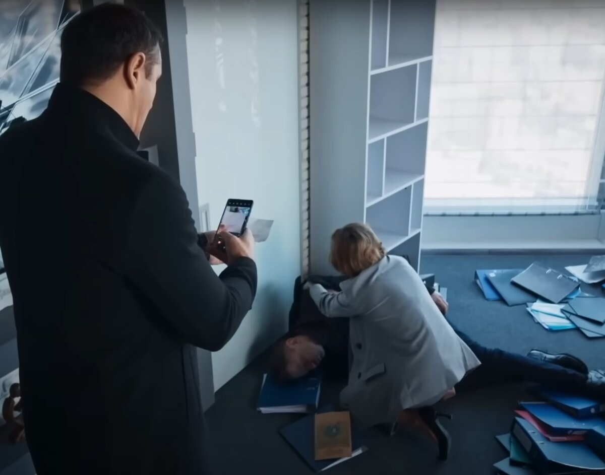 Скриншот из сериала "Я заберу твою семью".