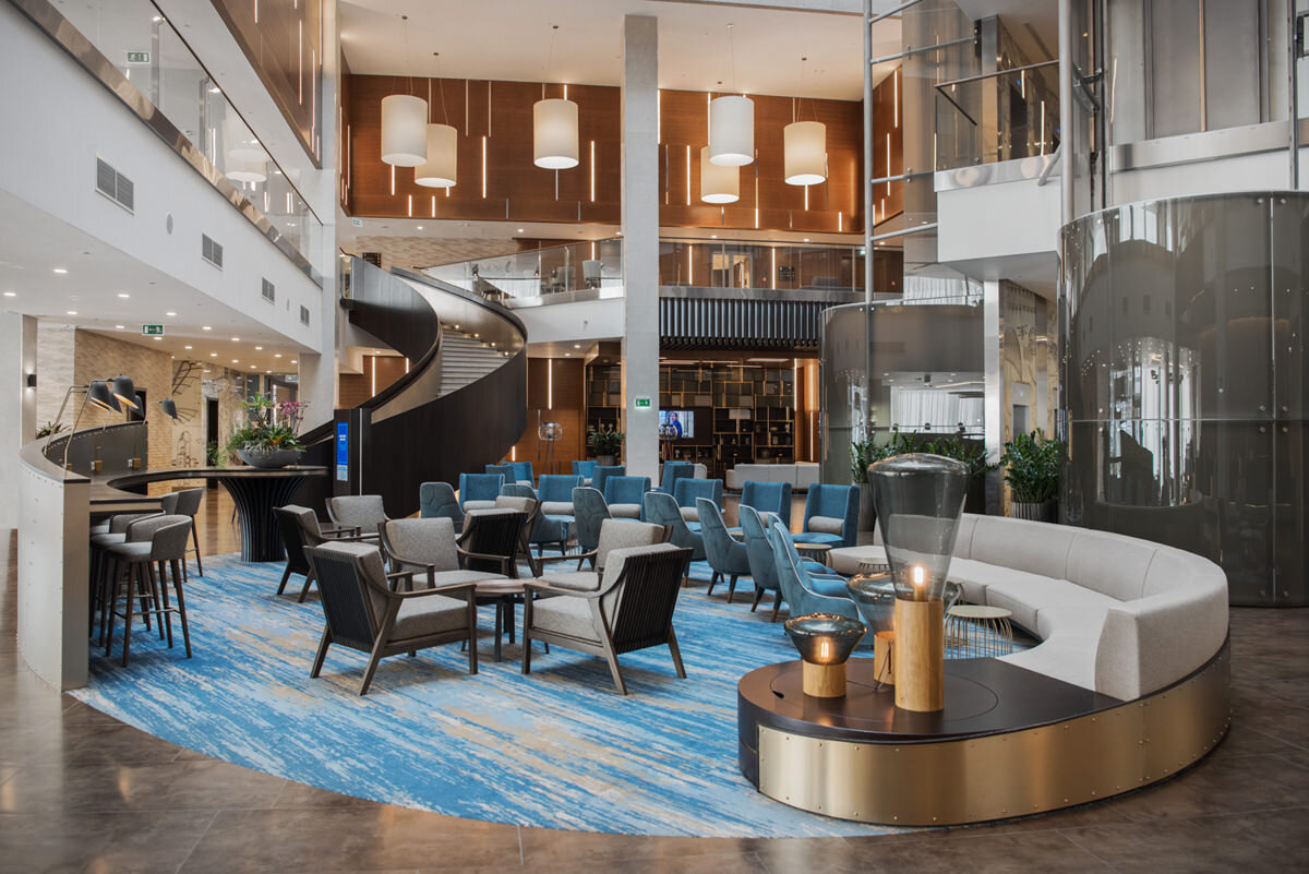 Гипсовые панно, дирижабли и вид на взлётную полосу: отель DoubleTree by  Hilton Vnukovo | Design Chat | Дзен