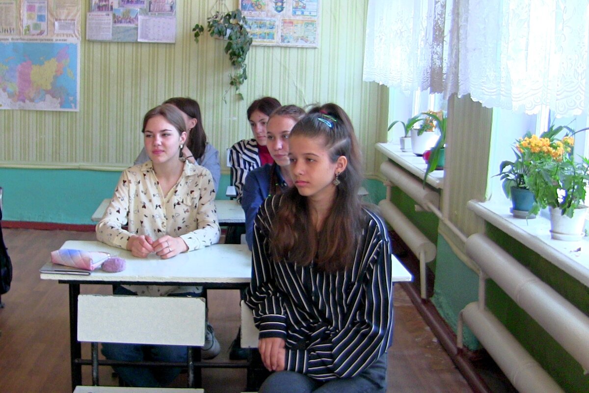 Это  очень  здорово –  дружить и создавать новое, учиться новому, развиваться, участвовать в масштабных мероприятиях: ведь вместе с друзьями всегда веселее. Присоединившись к Движению первых, ученики смогут найти новые знакомства и возможности. В этом им поможет первичное отделение  Движения, которое уже работает в нашей школе, и которое на летние каникулы запланировало ряд интересных и увлекательных дел. Это и пришкольный оздоровительный лагерь, и поездки на оздоровление в другие регионы России, и активный отдых по месту жительства. 