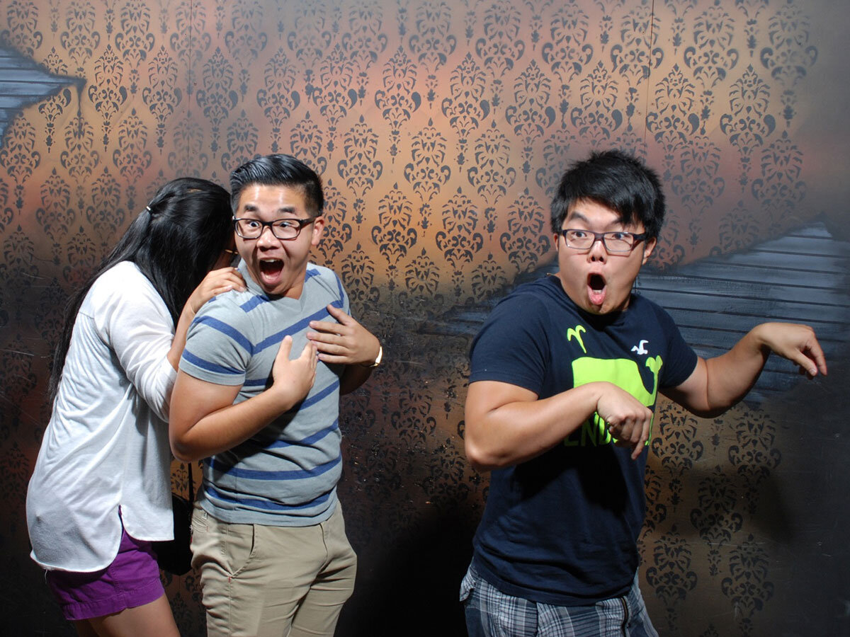 Them the scare. Аттракцион Nightmares Fear Factory. Фамилии в Китае. Имена и фамилии китайцев