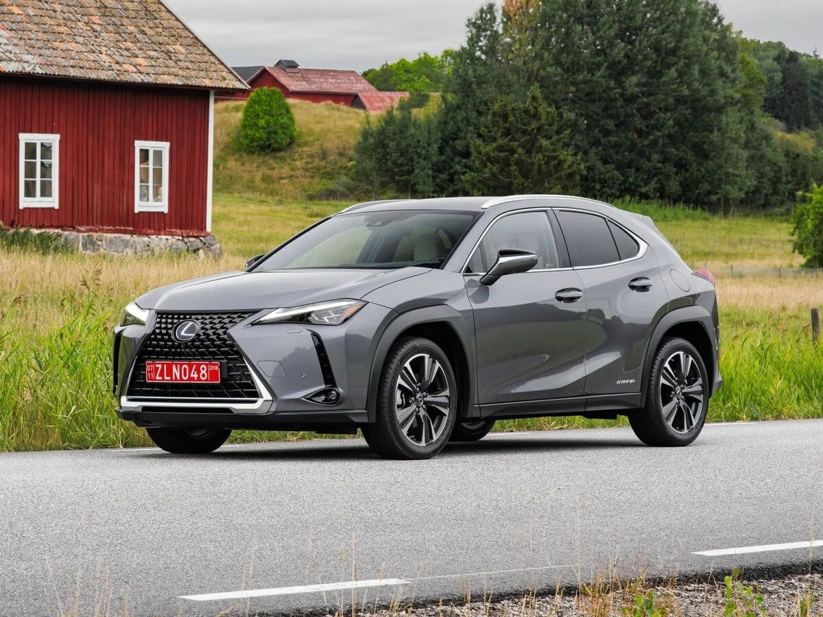     Lexus UX имеет модный дизайн со множеством острых граней