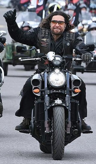 Александр "Хирург" Залдостанов, организатор и бессменный лидер байкерской группировки "Ночные волки"(1989 год).