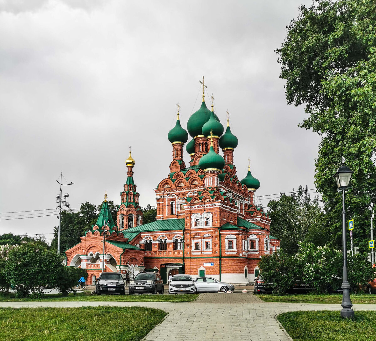 Храм Живоначальной Троицы в Останкино. 1-я Останкинская улица. Фотография сделана 28 мая 2023 года.