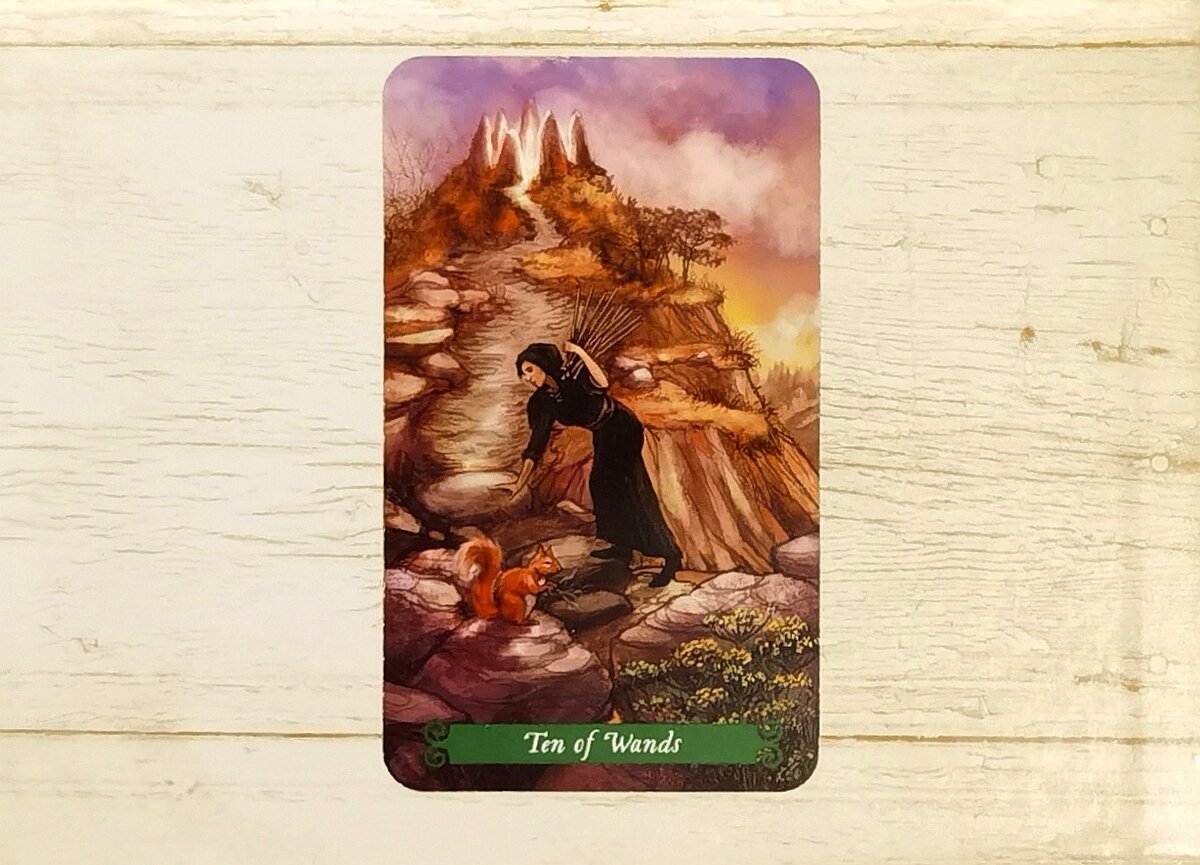 Аркан "Десятка Жезлов". "Таро Зеленой Ведьмы".
