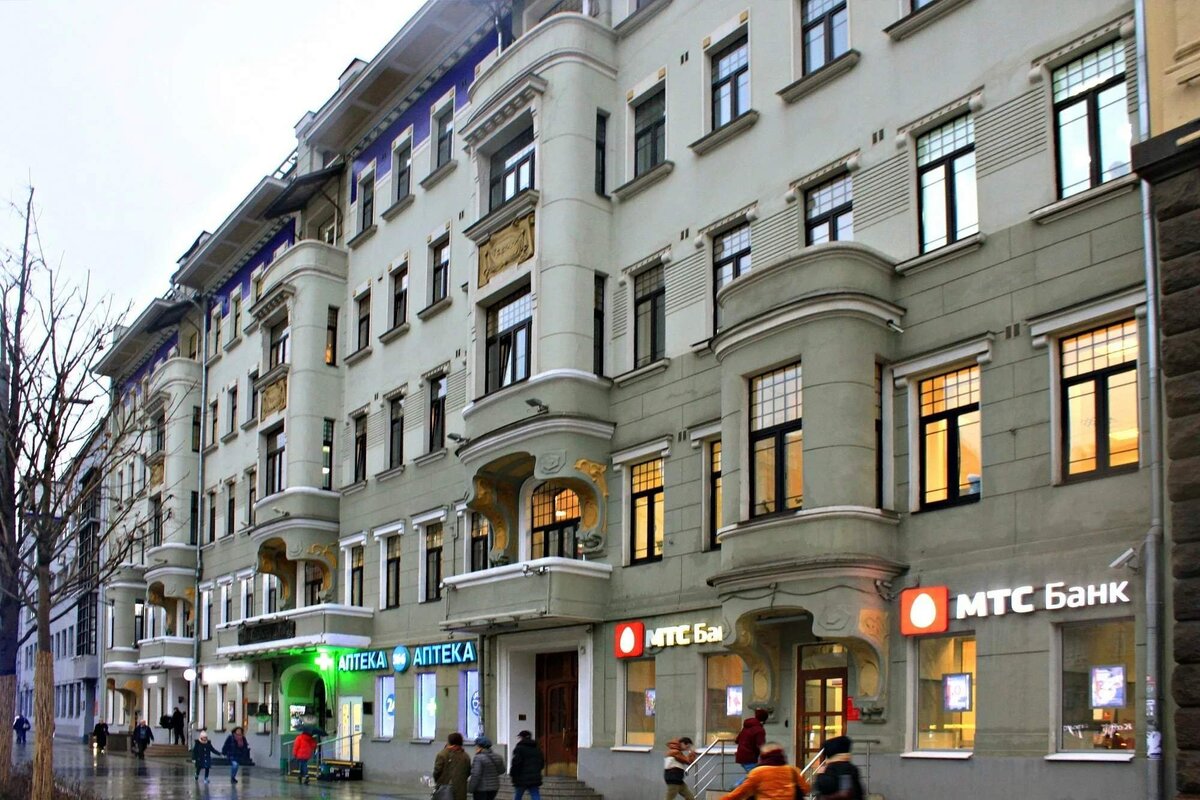 Располагается в доме на Б. Садовой улице – том самом, где гениальный писатель жил с 1921 по 1924 гг.