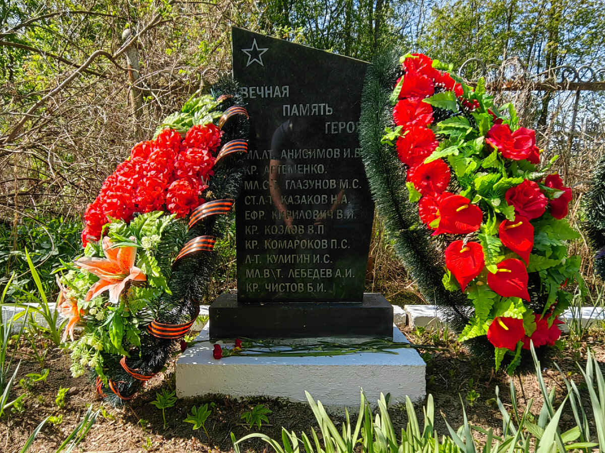 Церковь архитектора Буланова, старая булыжная дорога и Дом культуры с  любопытным декором времён СССР. Добро пожаловать в д. Кёрстово | Олег  Еверзов | Дзен