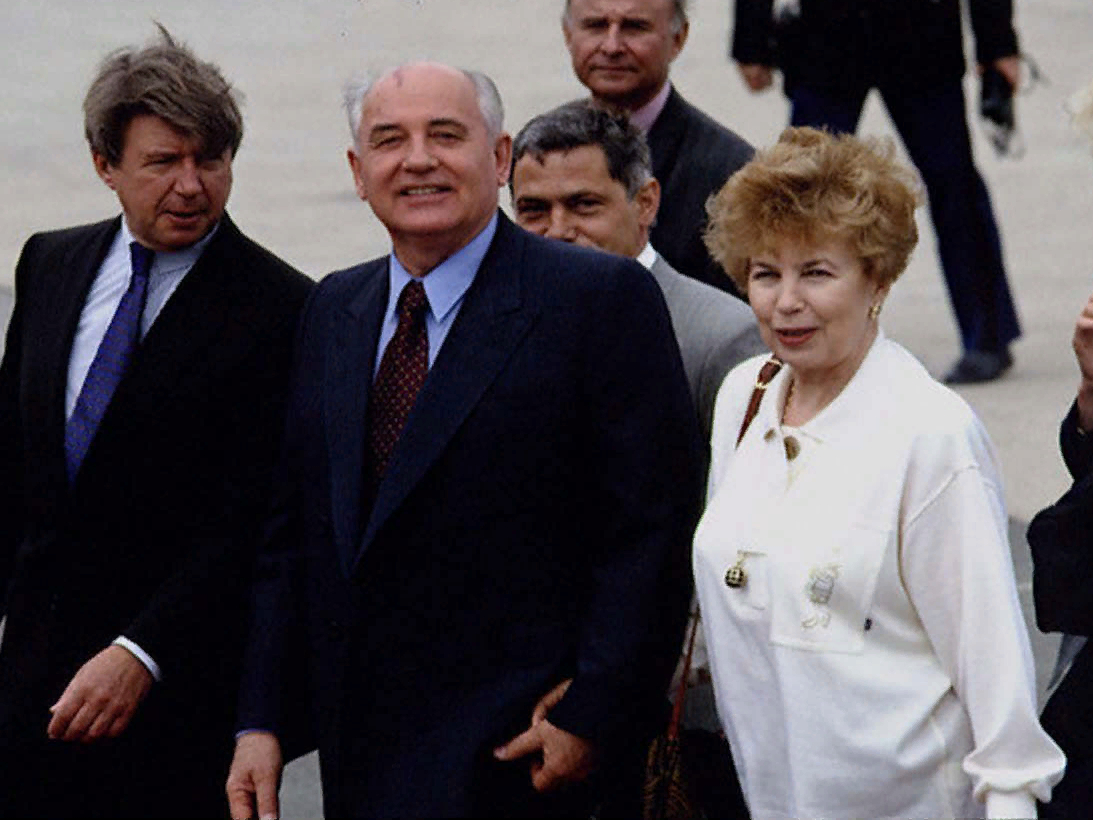 Раиса всюду лезет и дает свои советы