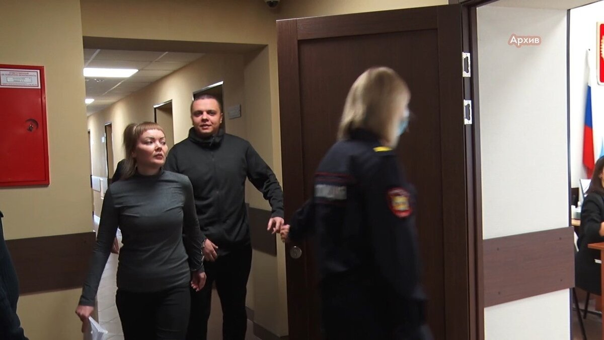     Анне Григорьевой и её бывшему мужу Денису из Ачинска вынесли приговор за хищение 23 миллионов у «Альфа-банка». Они получили по 6 лет колонии общего режима.