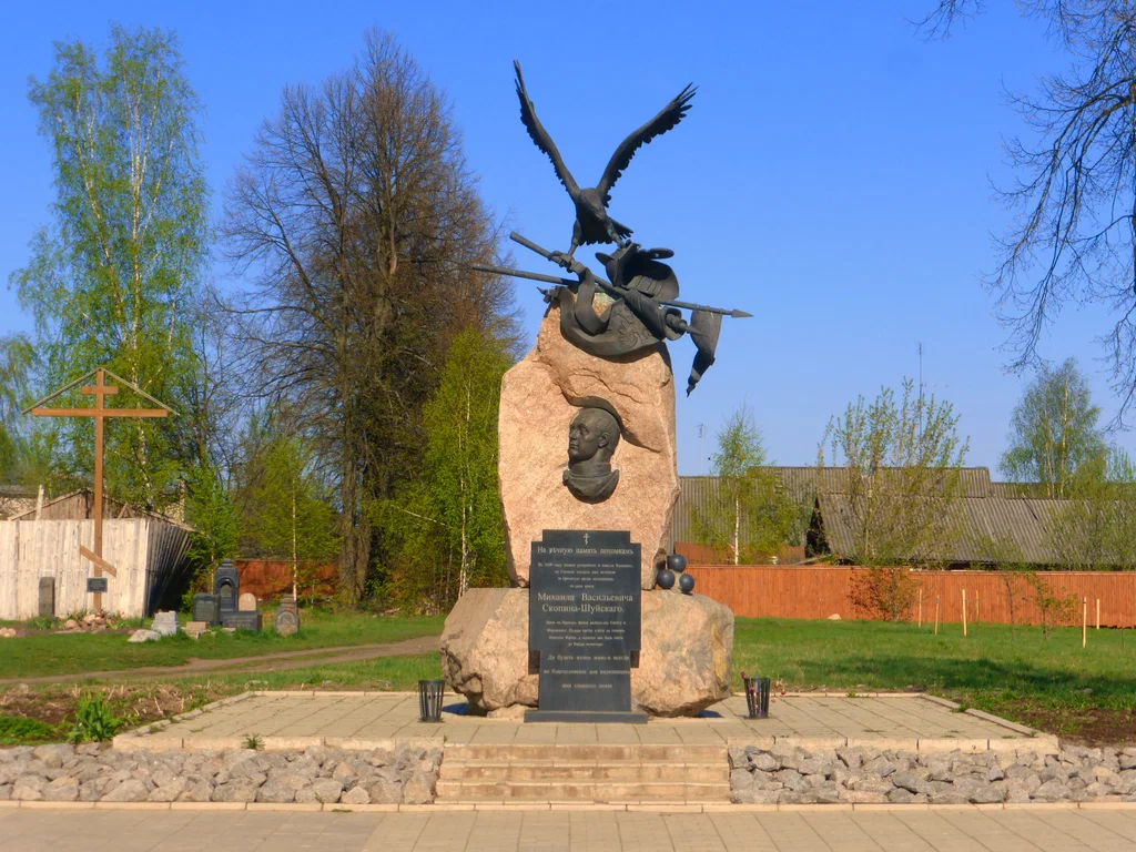 Памятник Скопину-Шуйскому в Калязине Тверской области.