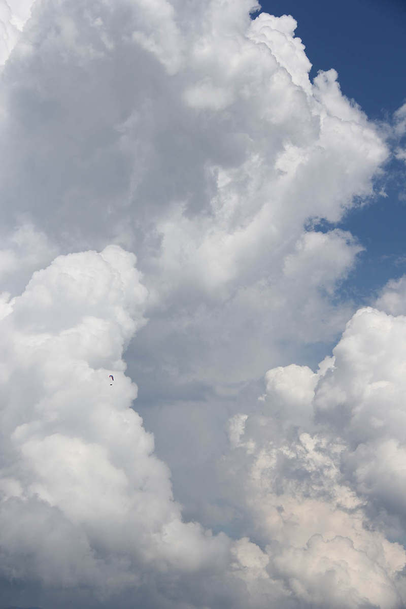 Полёт рядом с быстро развивающимся облаком. Фото Брюса Голдсмита. 
