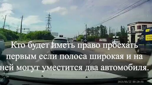 Автоюрист пояснил, кто будет иметь преимущество в движении если дорога широкая и на ней могут уместиться два автомобиля