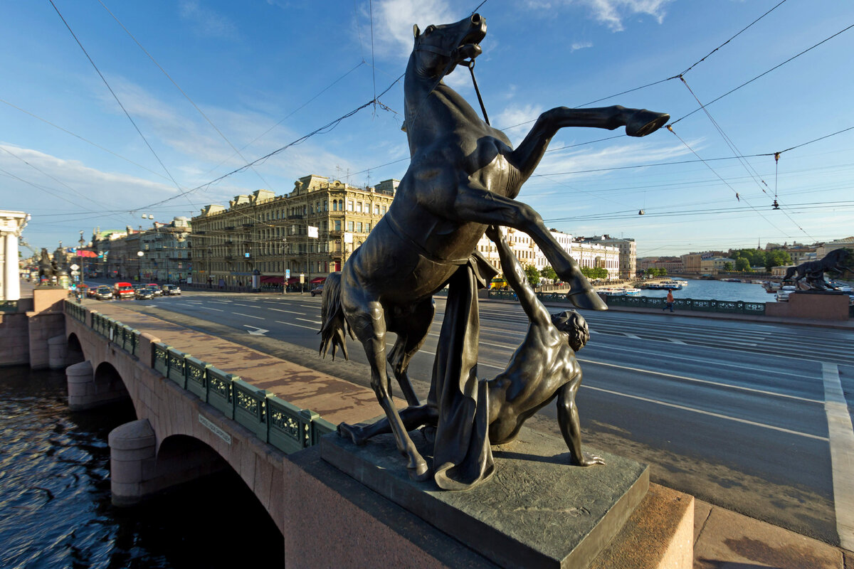 Знаменитый мост, призрак музея и тайная канцелярия: три питерских  достопримечательности на Фонтанке | Лабиринт | Дзен