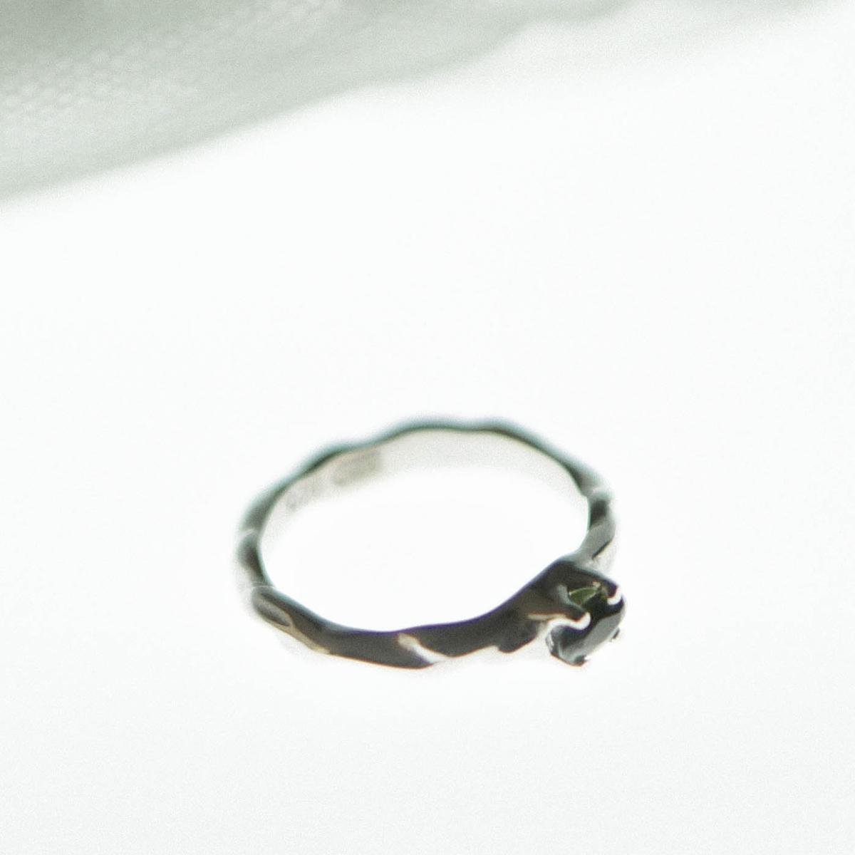 изделие so cold с природным хромдиопсидом -- https://socoldworld.com/product/meltingringstone/