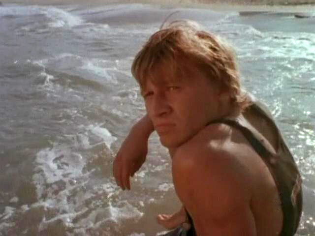 А это опять Олег Фомин в роли Малыша. (стоп кадр с сайта kino-teatr.ru)