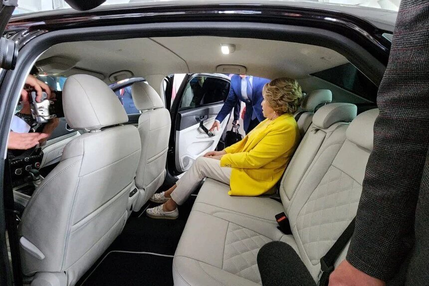 Удлиненная Lada Vesta возвращается: она может встать на конвейер в 2025 году