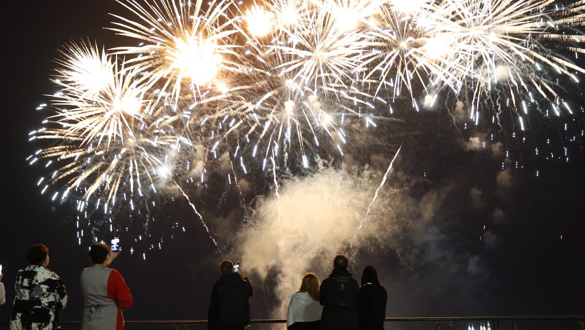     2 июня Казань отпраздновала юбилей «Казаньорсинтеза» и День химика. В этом году предприятие отмечает 60 лет со дня выпуска первой партии продукции и 65 лет со дня основания.