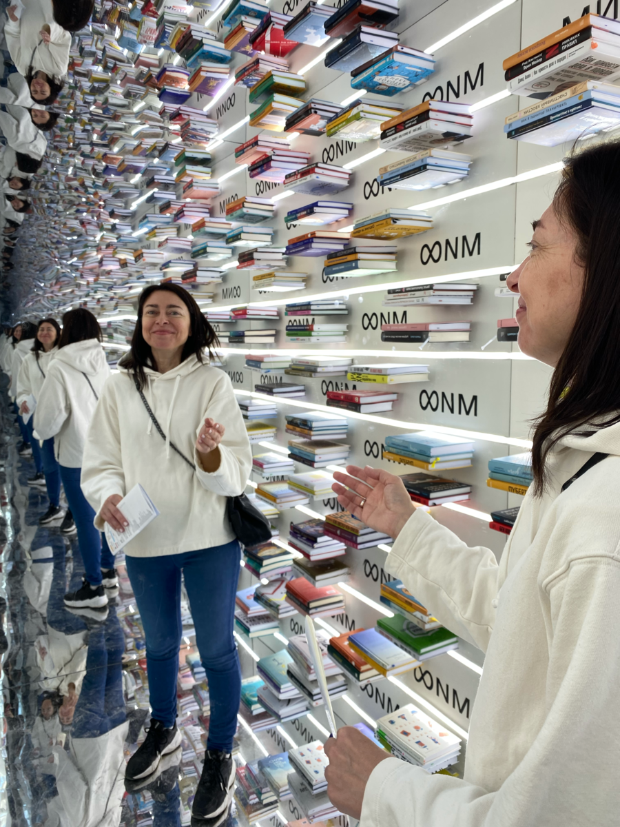 Множественность книжных миров) Книжная выставка нон-фикшн в апреле этого года