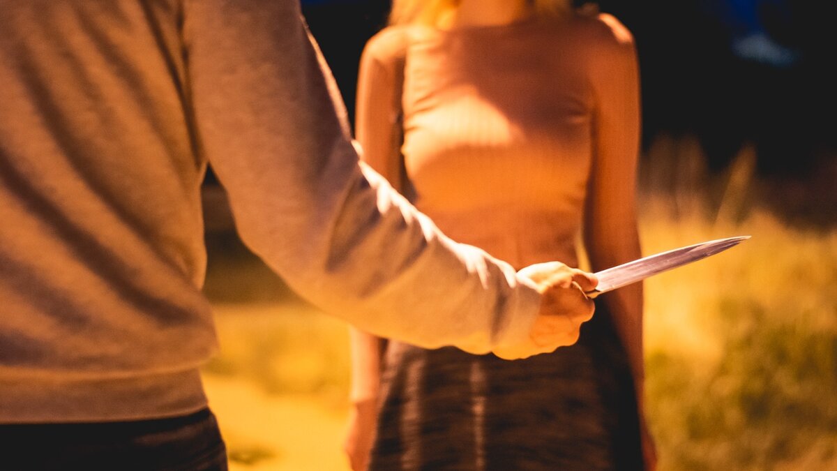     Сарапульский районный суд огласил сегодня приговор в отношении 37-летнего жителя Сарапульского района Кузнецова, признанного виновным в умышленном причинении тяжкого вреда здоровью, опасного для жизни человека, совершенное с применением предмета, используемого в качестве оружия.