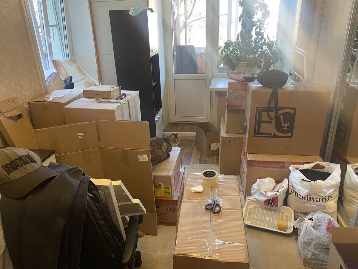 здесь только малая часть вещей, примерно такое же количество вещей было на кухне