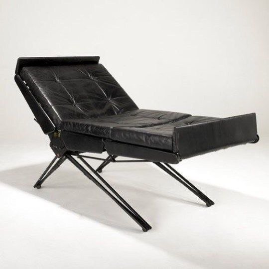 Вот это кушетка!!!! Кресло???? Что же это!??? Представьте, что для "того" времени - это дизайнерская наглость, но точно не прорыв! Ведь мы говорим о 1953 -1955 годах.... Совсем не время аскетизма (на первый взгляд), то точно время очевидного технического прогресса. Кресло для отдыха, представленное как «машина для сидения», которая могла принимать 486 различных поз.